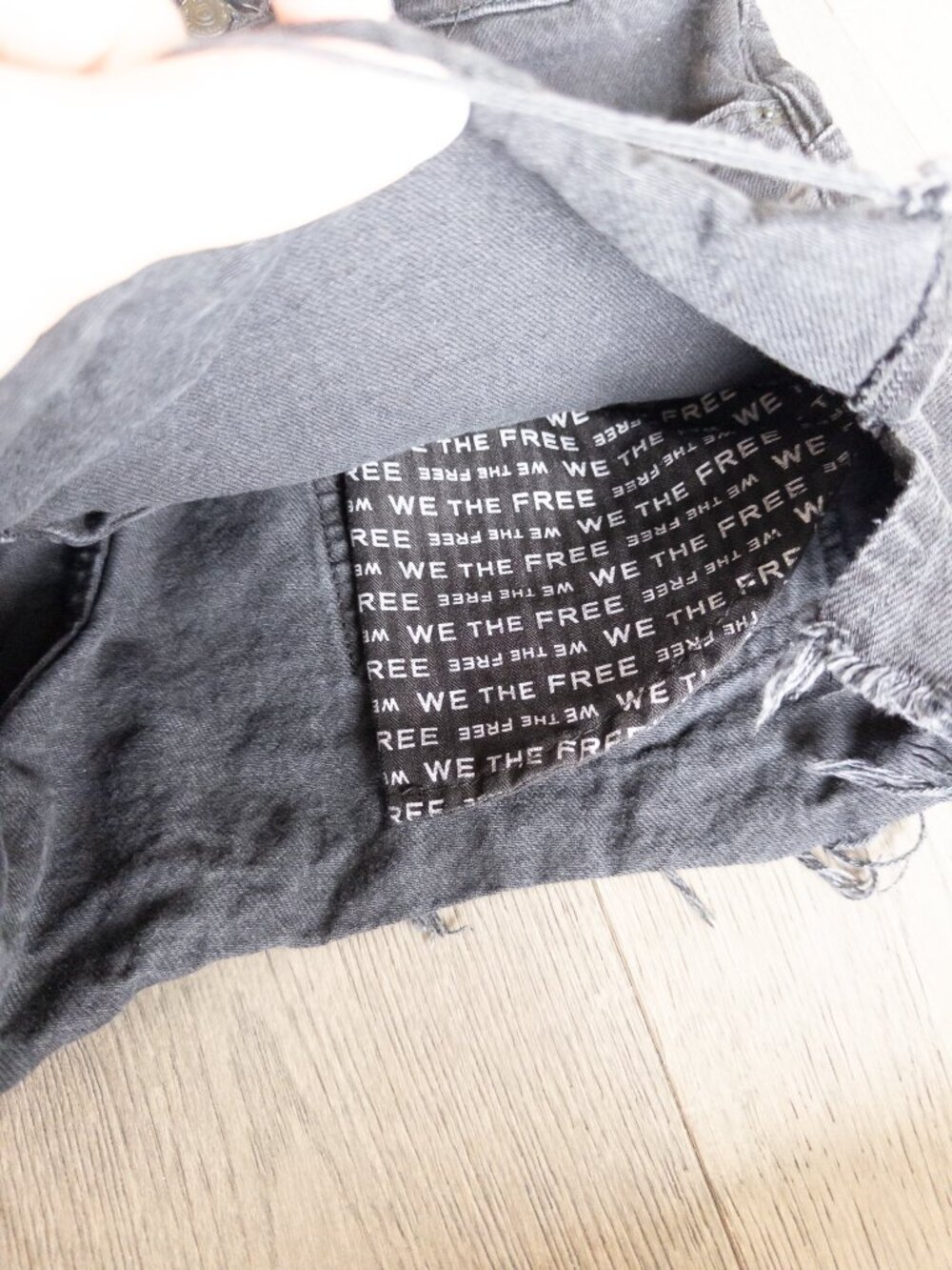 Free People We the Free Angelika Denim Mid-Thigh Shorts Size 27 - Picture 8 of 10